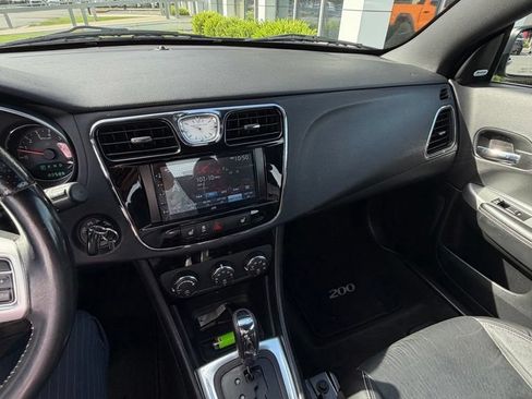 Used 2012 Chrysler 200 S FWD image 29