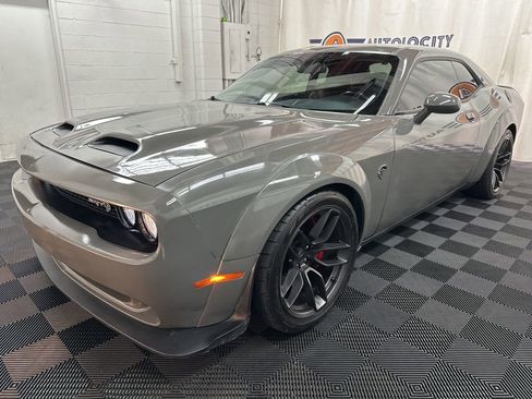 Used 2019 Dodge Challenger SRT Hellcat image 2