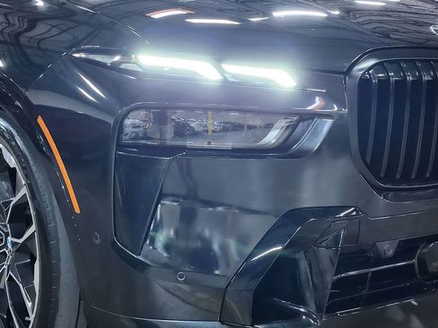 Used 2024 BMW X7 xDrive40i w/ M Sport Package AWD/4WD image 13