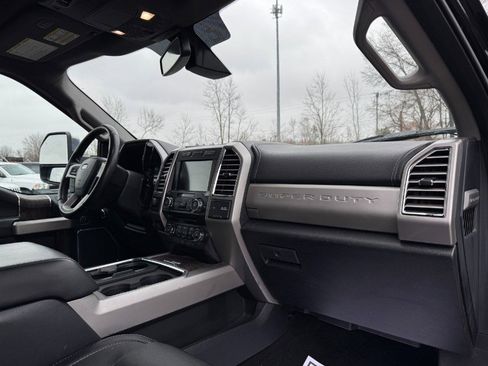 Used 2017 Ford F250 Lariat w/ Lariat Ultimate Package image 19