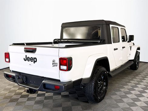 Used 2021 Jeep Gladiator Willys image 6