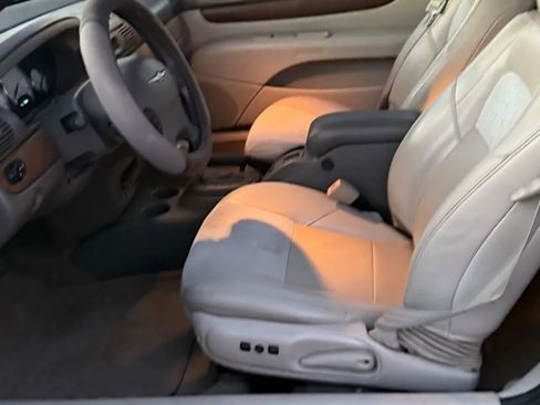 Used 2006 Chrysler Sebring Limited image 9