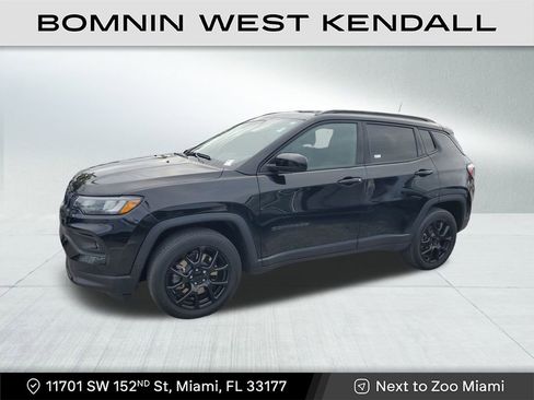 Used 2023 Jeep Compass Altitude image 4