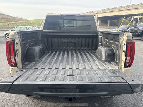 Used 2022 GMC Sierra 1500 AT4 w/ AT4 Premium Package image 7