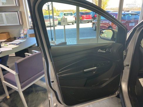 Used 2019 Ford Escape Titanium w/ U9j03 - Titanium Tow Package image 11