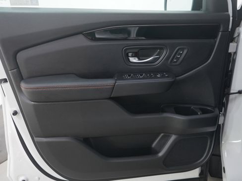 Used 2024 Honda Pilot TrailSport image 24