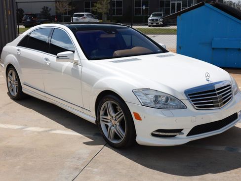 Used 2013 Mercedes-Benz S 550 w/ Sport Pkg image 17