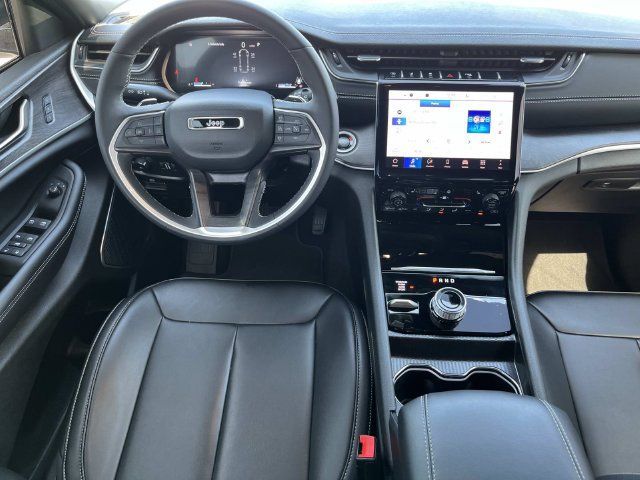 Used 2025 Jeep Grand Cherokee L Limited w/ Black Appearance Package AWD/4WD image 14