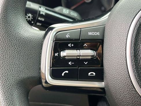 Used 2023 Kia Sorento LX image 18