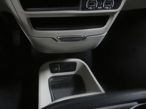 Used 2023 Chrysler Pacifica Touring-L FWD image 38