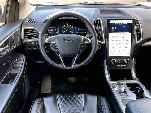 Used 2024 Ford Edge Titanium image 5