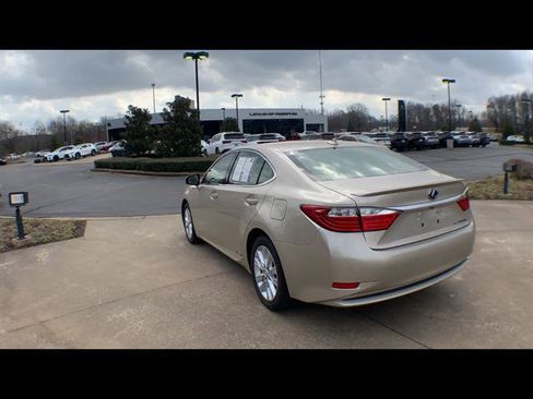 Used 2013 Lexus ES 300h w/ Luxury Pkg image 6
