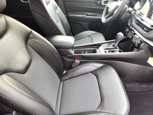 New 2026 Jeep Compass Latitude AWD/4WD image 14