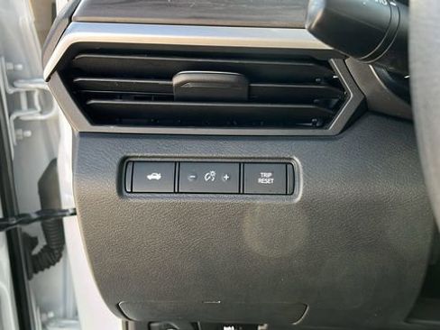 Used 2025 Nissan Altima 2.5 SV image 8