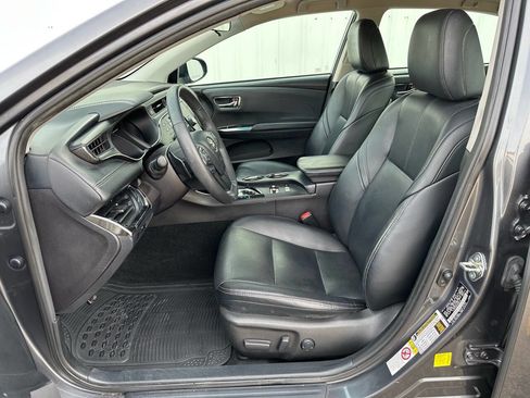 Used 2018 Toyota Avalon XLE image 11