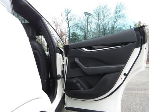 Used 2023 Maserati Levante Modena image 15