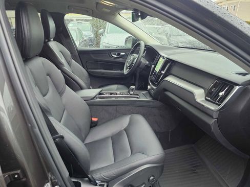 Certified 2025 Volvo XC60 B5 Core w/ Protection Package Premier image 11