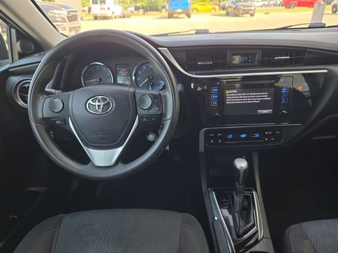 Used 2019 Toyota Corolla LE FWD image 18