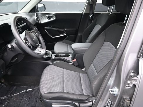 Certified 2025 Kia Soul LX w/ LX Technology Package image 14