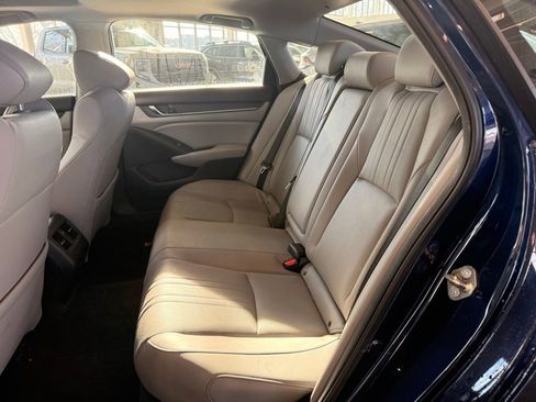 Used 2018 Honda Accord Touring image 10