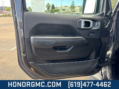 Used 2023 Jeep Gladiator Overland image 13