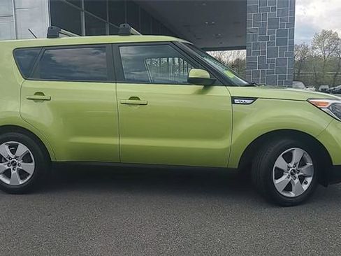 Used 2019 Kia Soul FWD image 2