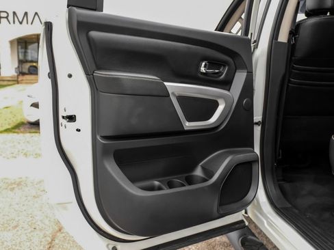 Used 2018 Nissan Titan PRO-4X w/ Pro-4x Convenience Package AWD/4WD image 40