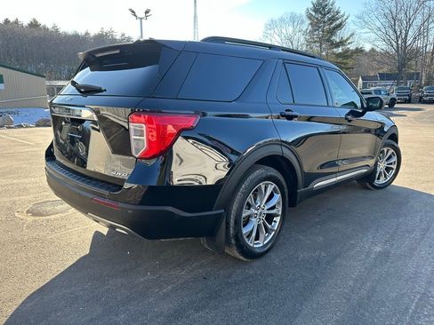 Used 2021 Ford Explorer XLT w/ Equipment Group 202A image 6