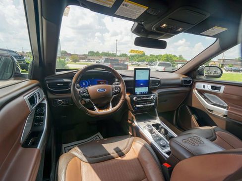 Used 2021 Ford Explorer King Ranch w/ Premium Technology Package image 14