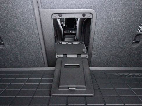 Certified 2025 Volvo XC40 B5 Core w/ Protection Package Premier image 34