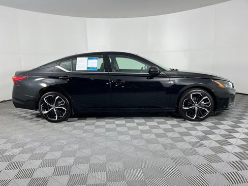 Used 2024 Nissan Altima 2.5 SR FWD image 13