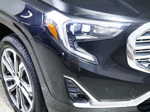 Used 2018 GMC Terrain Denali w/ Advanced Safety Package AWD/4WD image 16