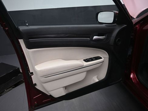 Used 2016 Chrysler 300 Limited RWD image 12
