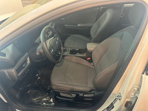 Used 2025 Kia K4 LXS image 27