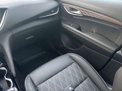 Used 2022 Buick Envision Avenir w/ Technology Package II image 26