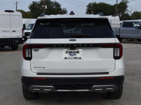 New 2026 Ford Explorer Active w/ Active Comfort Package RWD image 5