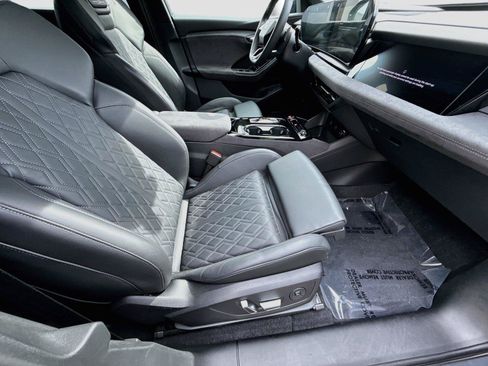Certified 2025 Audi SQ6 e-tron Prestige AWD/4WD image 29