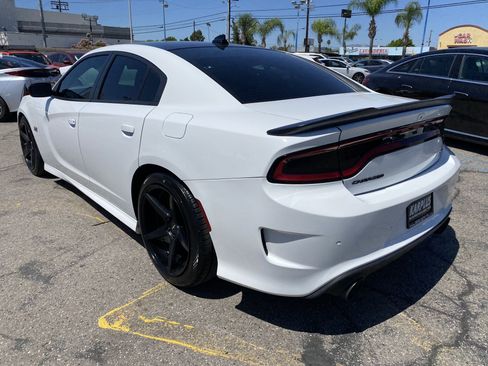 Used 2019 Dodge Charger Scat Pack w/ Dynamics Package RWD image 10