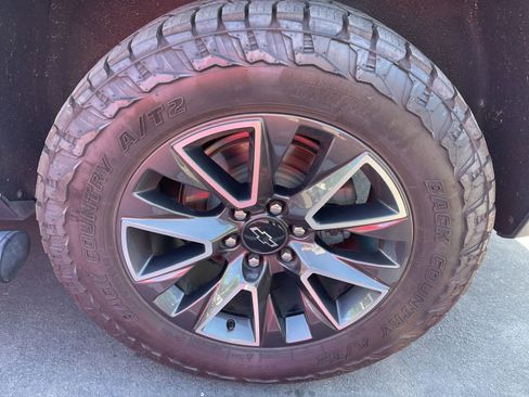 Used 2022 Chevrolet Tahoe Z71 w/ Z71 Off-Road Package image 3