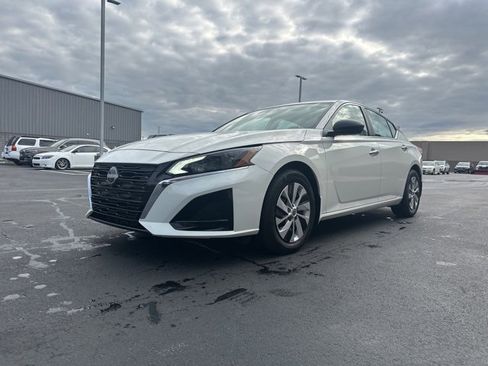 Used 2025 Nissan Altima 2.5 S image 3