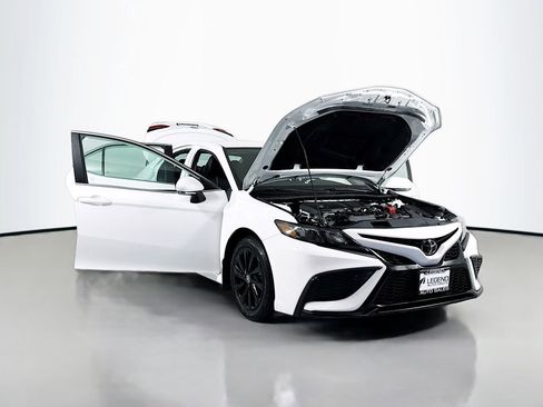 Used 2024 Toyota Camry SE image 21