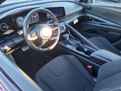 Certified 2025 Hyundai Elantra SEL w/ Cargo Package image 5