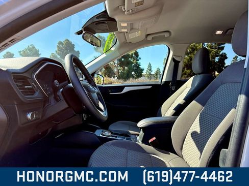 Used 2022 Ford Escape SE image 9