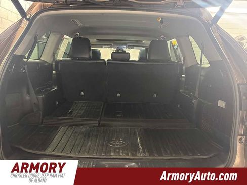 Used 2019 Toyota Highlander XLE image 28
