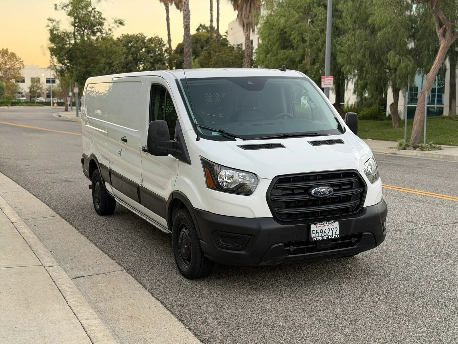 Used 2020 Ford Transit 250 Low Roof RWD image 3