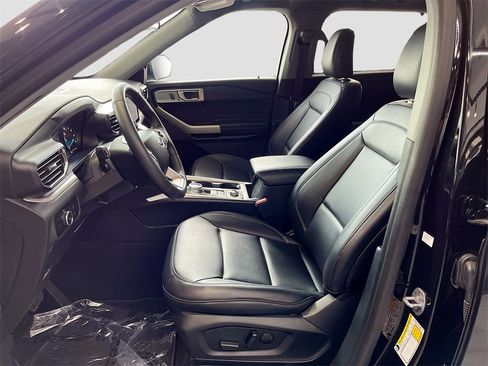 Used 2024 Ford Explorer XLT w/ Equipment Group 202A image 21