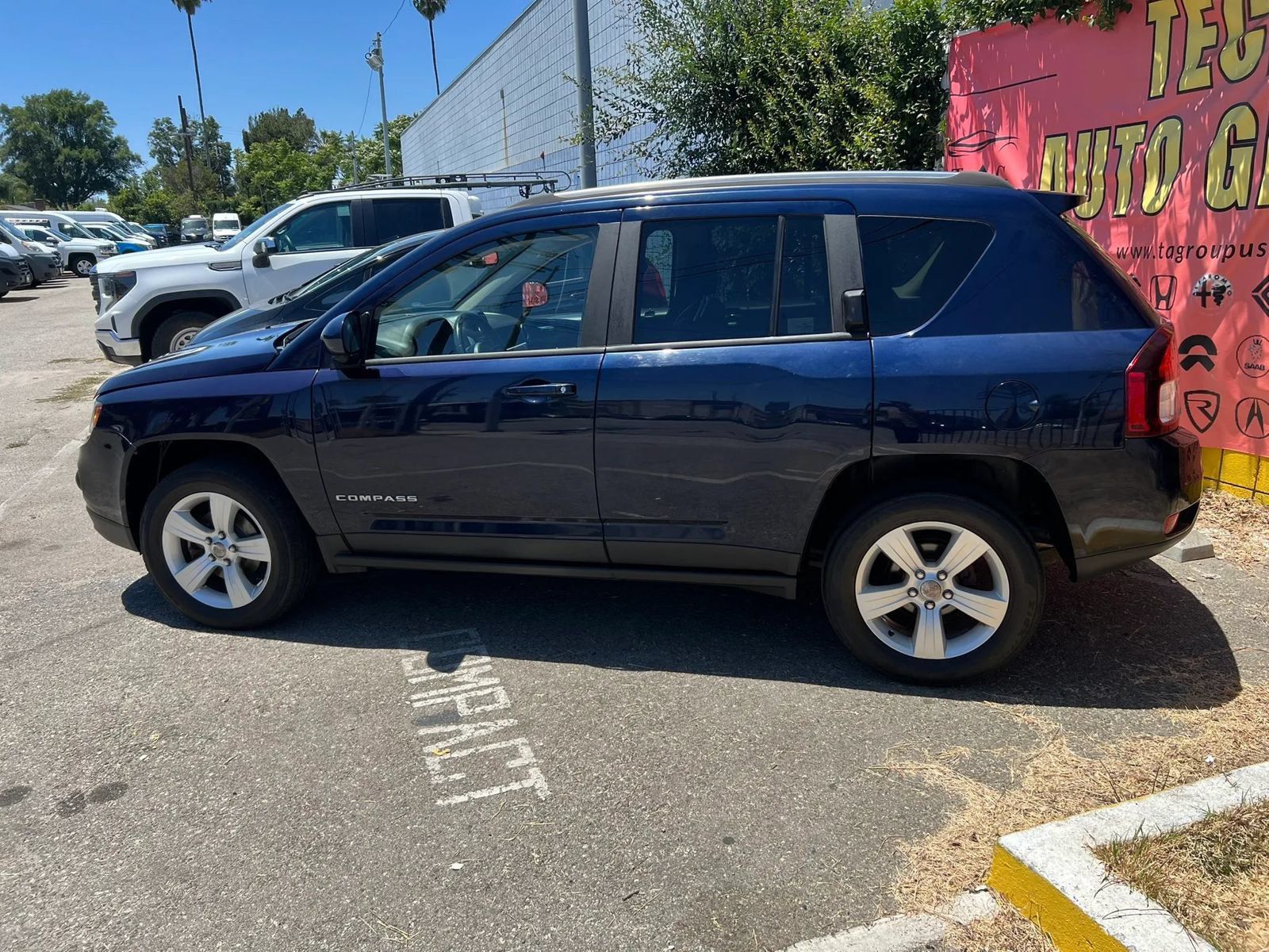 Used 2014 Jeep Compass Latitude AWD/4WD image 7