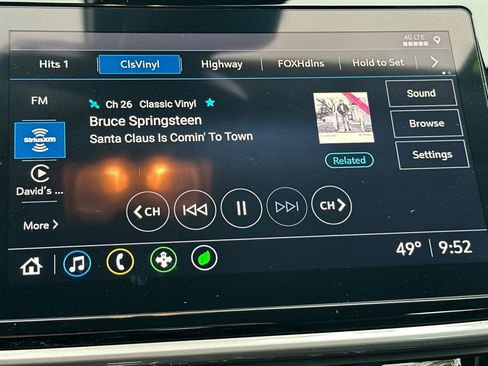 Used 2022 Chevrolet Bolt EUV LT w/ Convenience Package image 17