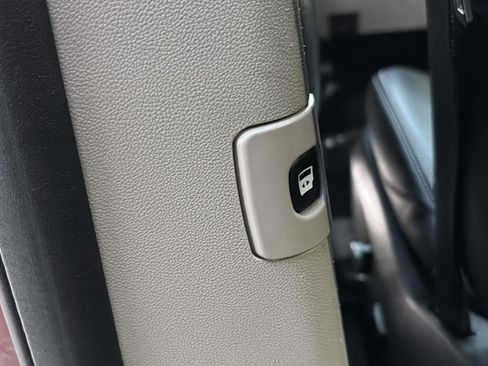 Used 2020 Dodge Grand Caravan SXT w/ Driver Convenience Group image 28