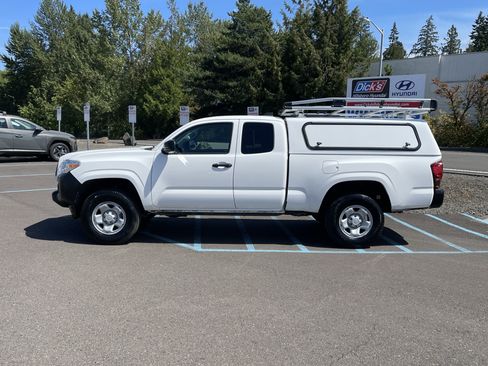Used 2023 Toyota Tacoma SR RWD image 2